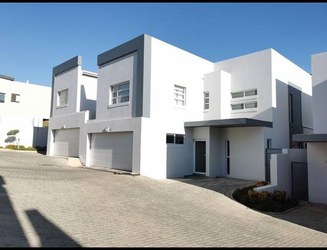 3 BEDROOM TOWNHOUSE FOR SALE IN BRYANSTON